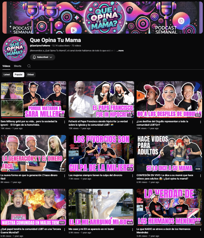 Channel banner for Que Opina Tu Mama with a neon pink–purple background, a round central logo reading 'QUE OPINA TU MAMA?', and 'PODCAST SEMANAL' banners on the sides.